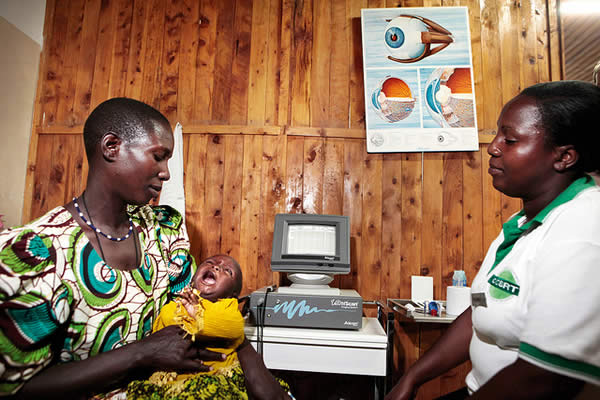 Les jeunes patients ont des besoins très différents de ceux des adultes. TANZANIE. © CCBRT/Dieter Telemans