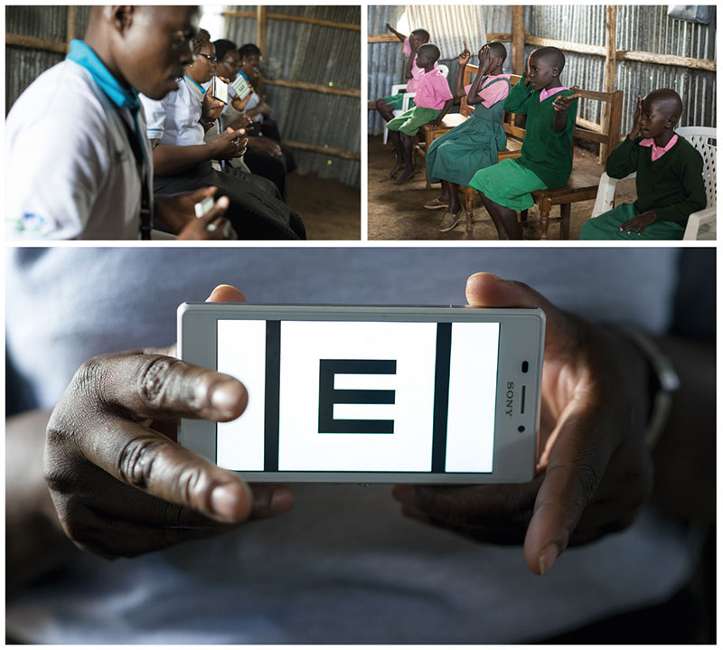 Trois images distinctes : (1) Enseignants tenant devant eux des smartphones avec l'application PEEK Acuity. (2) Écoliers assis en face des enseignants, couvrant un œil durant le test d'acuité visuelle. (3) Gros plan d'un optotype en « E » tel qu'il apparaît sur l'écran d'un smartphone.