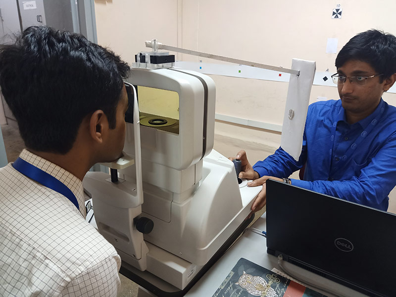Examining a patient using an open-field auto-refractor